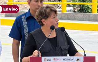 Corta Delfina Gómez listón de obra en Camino Valle de Bravo-Santo Tomás