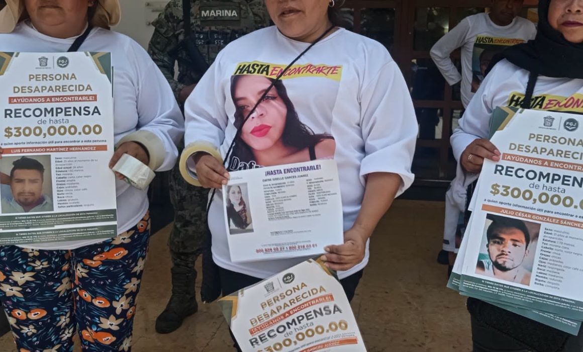 Cruzan familias del Edomex medio país para buscar a sus hijos en Nayarit