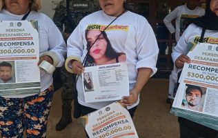 Cruzan familias del Edomex medio país para buscar a sus hijos en Nayarit
