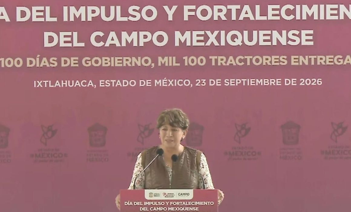 Cumple Delfina Gómez entrega de mil 100 tractores al campo mexiquense
