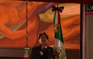 Da el grito de Independencia Delfina Gómez acompañada de miles en Toluca