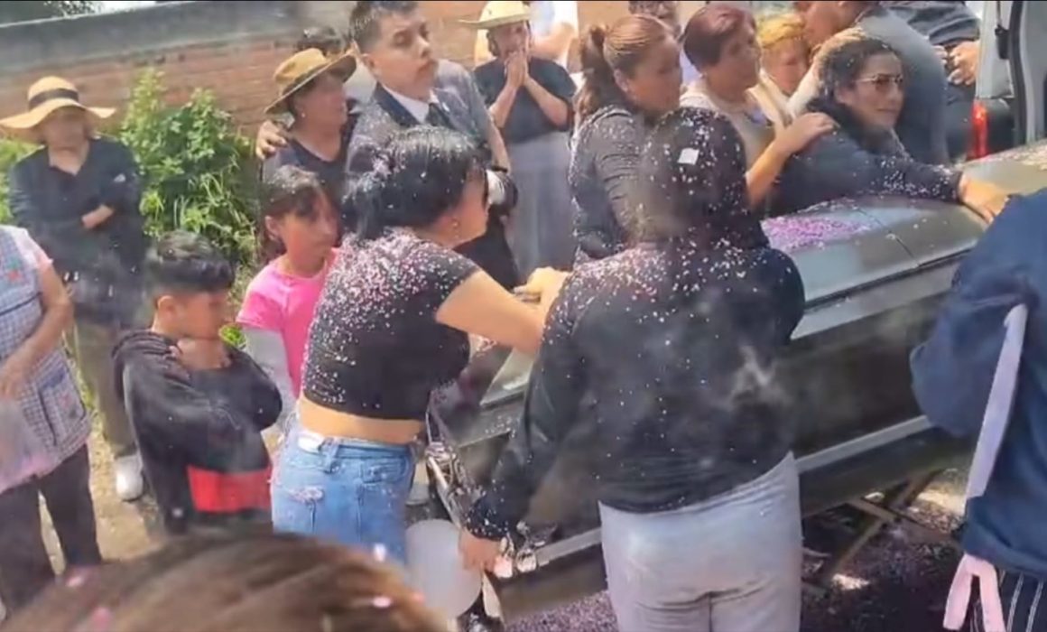 Despiden en Chalco a Aleyda Romero entre flores y reclamos de justicia