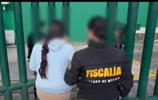 Detienen a FGJEM a Fabiola N por muerte de sus hijas en Almoloya