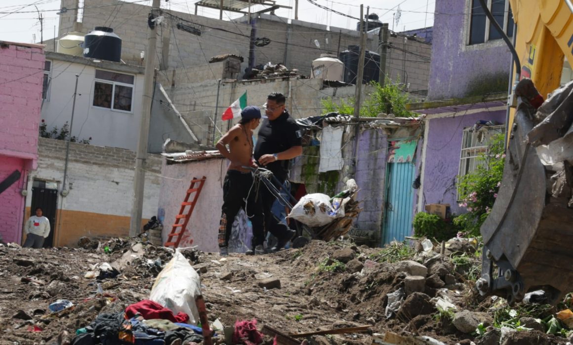 Detienen a hombre por tirar basura en tiradero clandestino de Texalpa