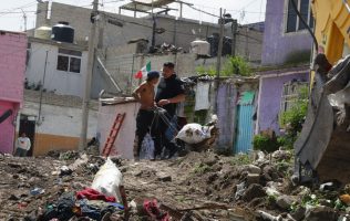 Detienen a hombre por tirar basura en tiradero clandestino de Texalpa