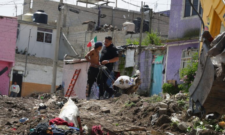 Detienen a hombre por tirar basura en tiradero clandestino de Ecatepec