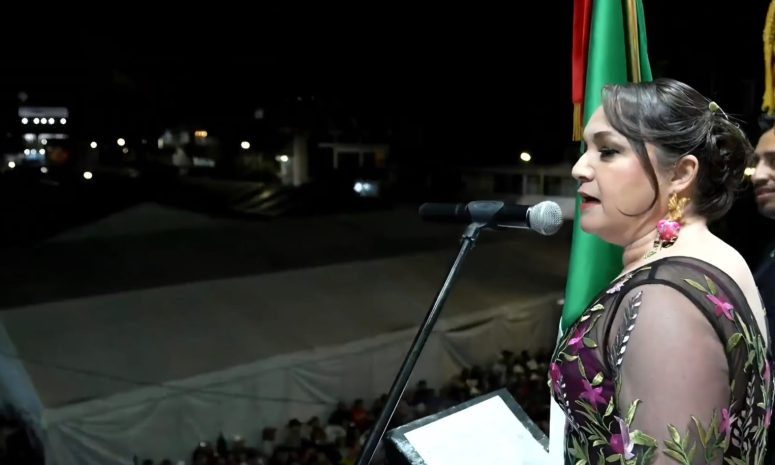 Encabeza Ivette Topete el Grito de Independencia en Amecameca