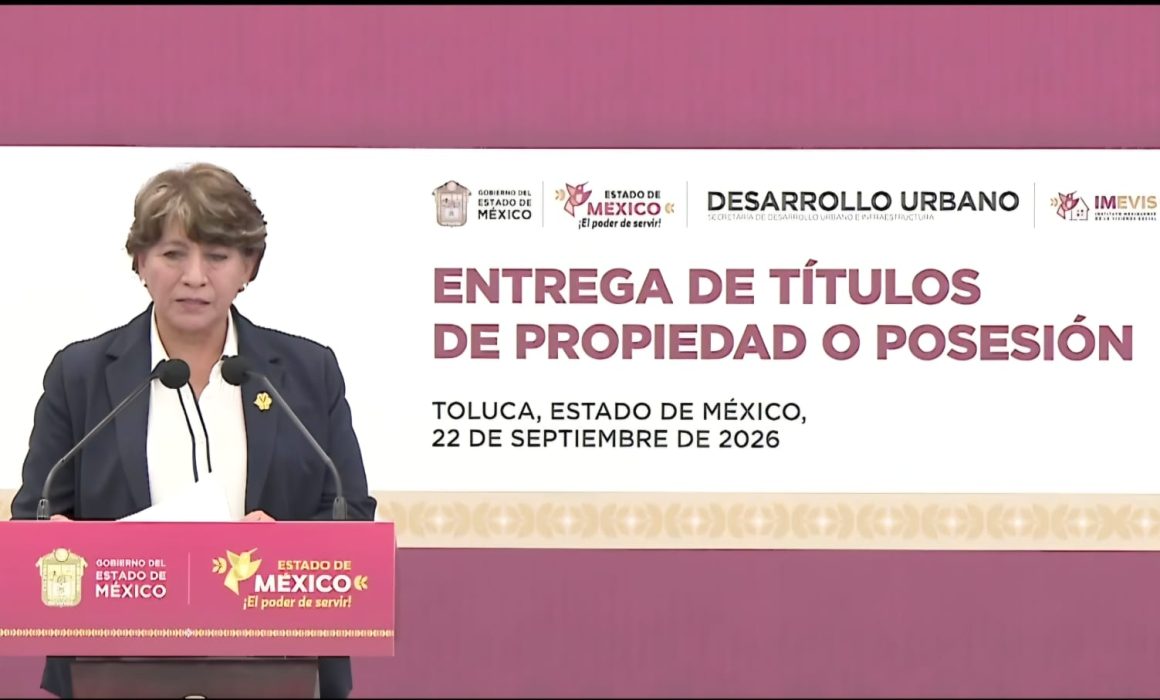 Entrega Delfina Gómez 5 mil 691 títulos de propiedad a mexiquenses