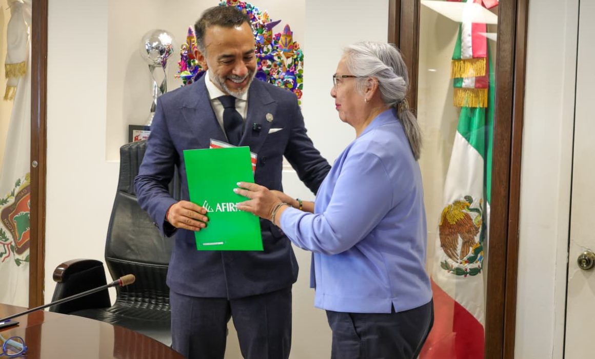 Entrega Fernando Flores casi 250 mil pesos a emprendedores de Metepec