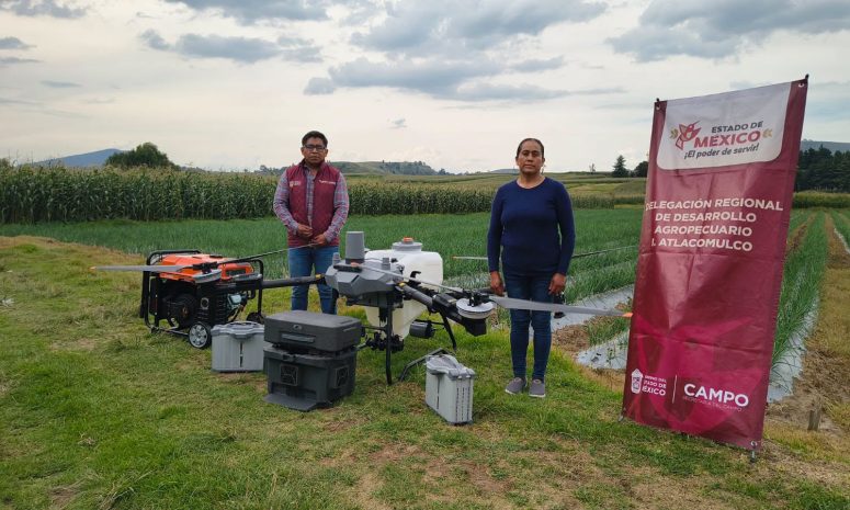 Entregan dron agrícola a productora de San Felipe del Progreso