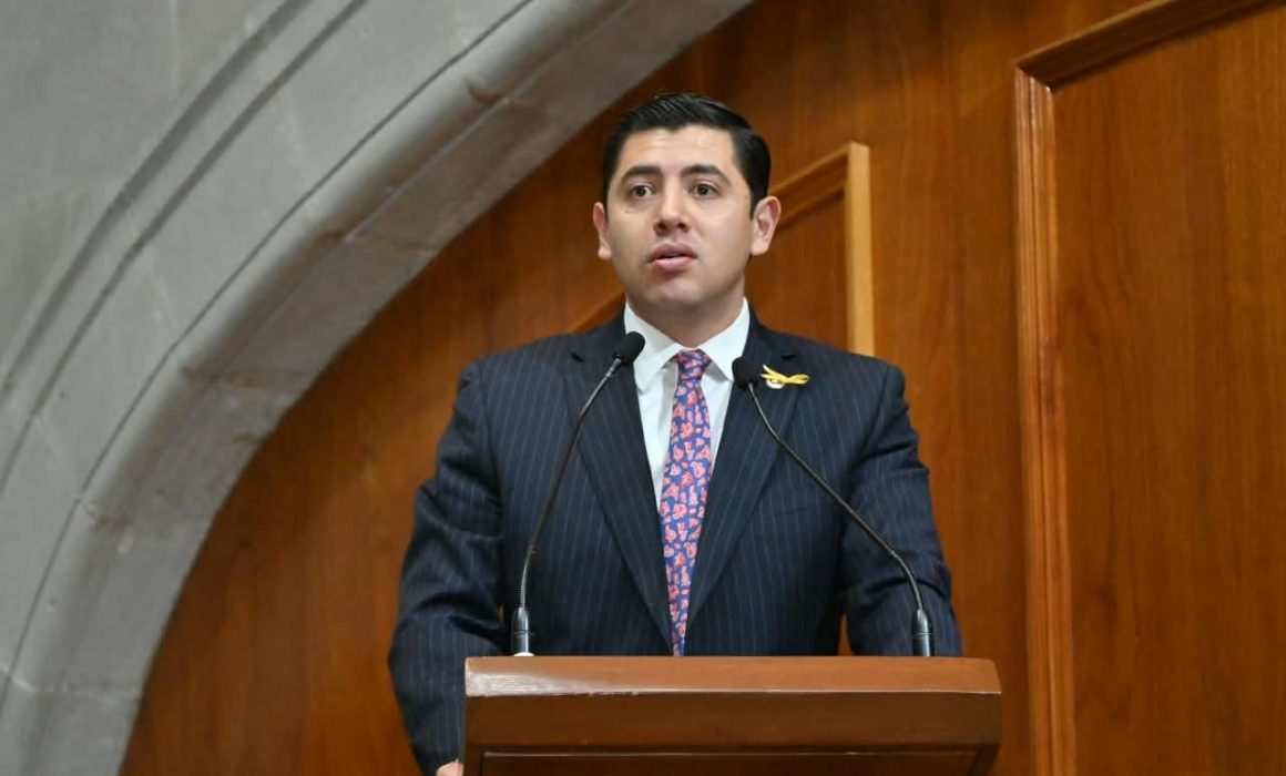 Entregan terreno en Ixtapaluca para construir una clínica del IMSS