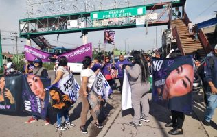 Exigen justicia por feminicidio de Helen Ramírez con bloque en Edomex