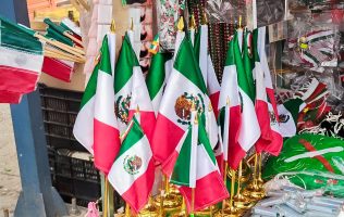 Frenan ventas de artículos patrios en Huehuetoca por lluvias y crisis