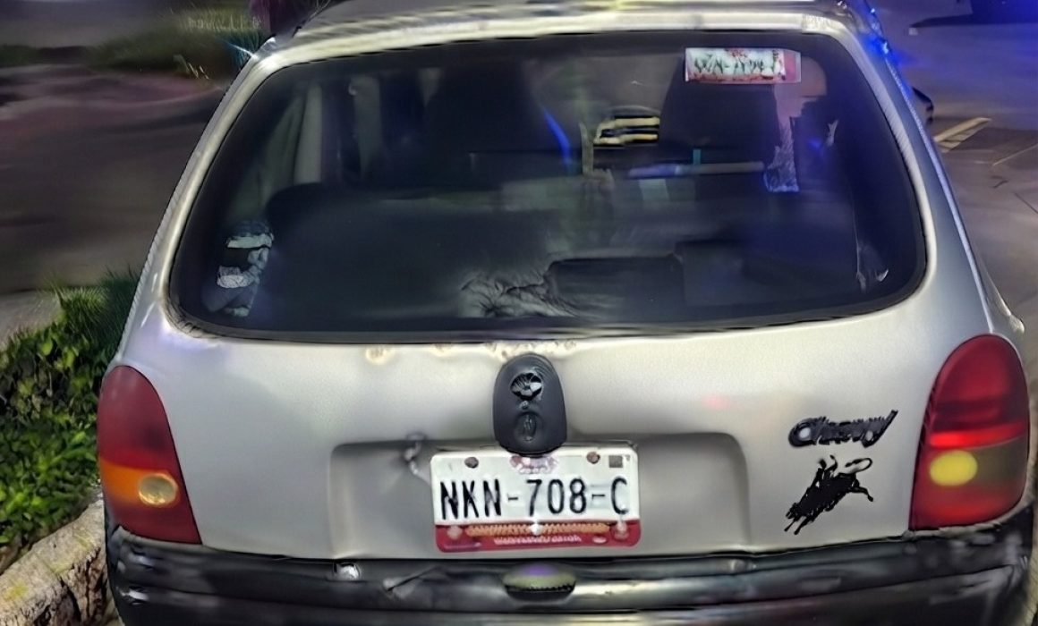 Hallan restos humanos de 2 jóvenes dentro de auto en Jaltenco