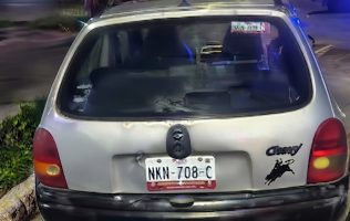 Hallan restos humanos de 2 jóvenes dentro de auto en Jaltenco