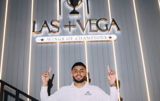 Inaugura Alexis Vega su nuevo restaurante temático en Metepec