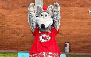 Inauguran NFL Play 60 en Lerma con mascota de Kansas City Chiefs