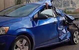 Liberan la Méx-Toluca y minutos después un camión aplasta auto