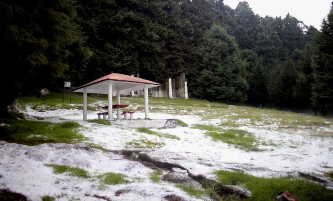 Llega la Navidad a la Méx-Toluca; La Marquesa se cubre de nieve