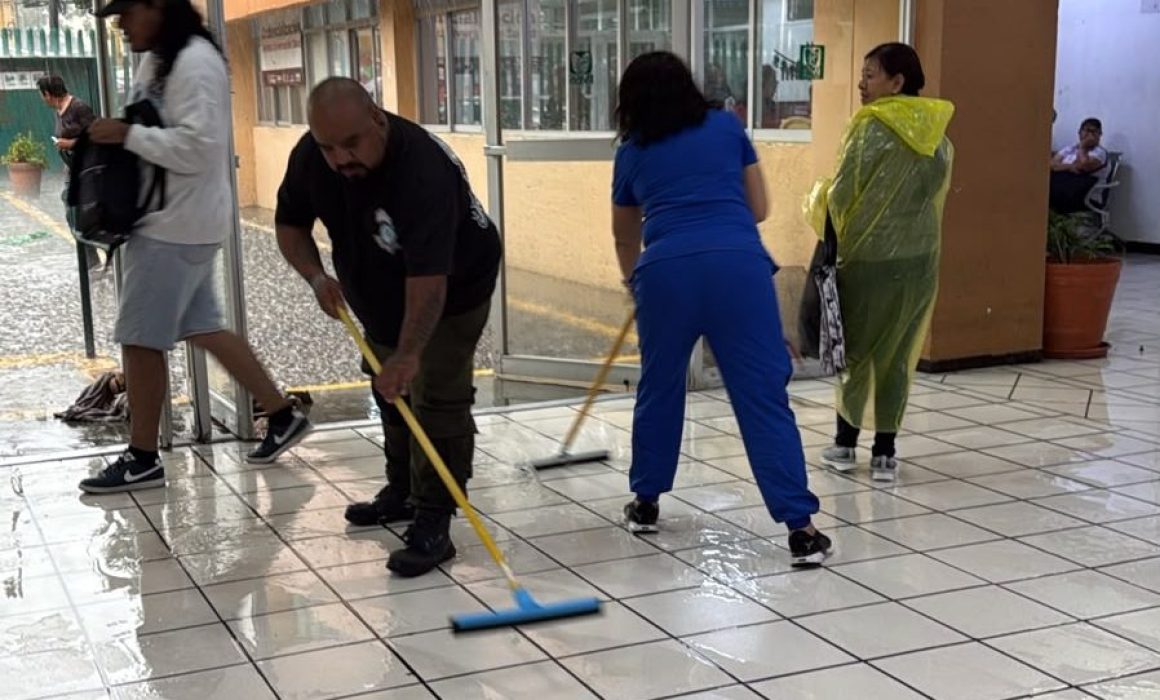 Lluvias inundan instalaciones del IMSS 77 en San Agustín, Ecatepec