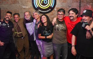 Logra Ruido Blanco reencuentro de Botellita de Jerez en antro mexiquense