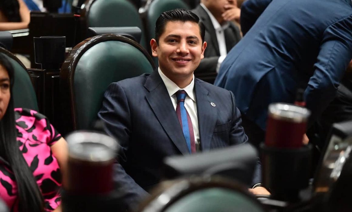 Mantiene Carlos Zurita ventaja en la carrera por Ixtapaluca