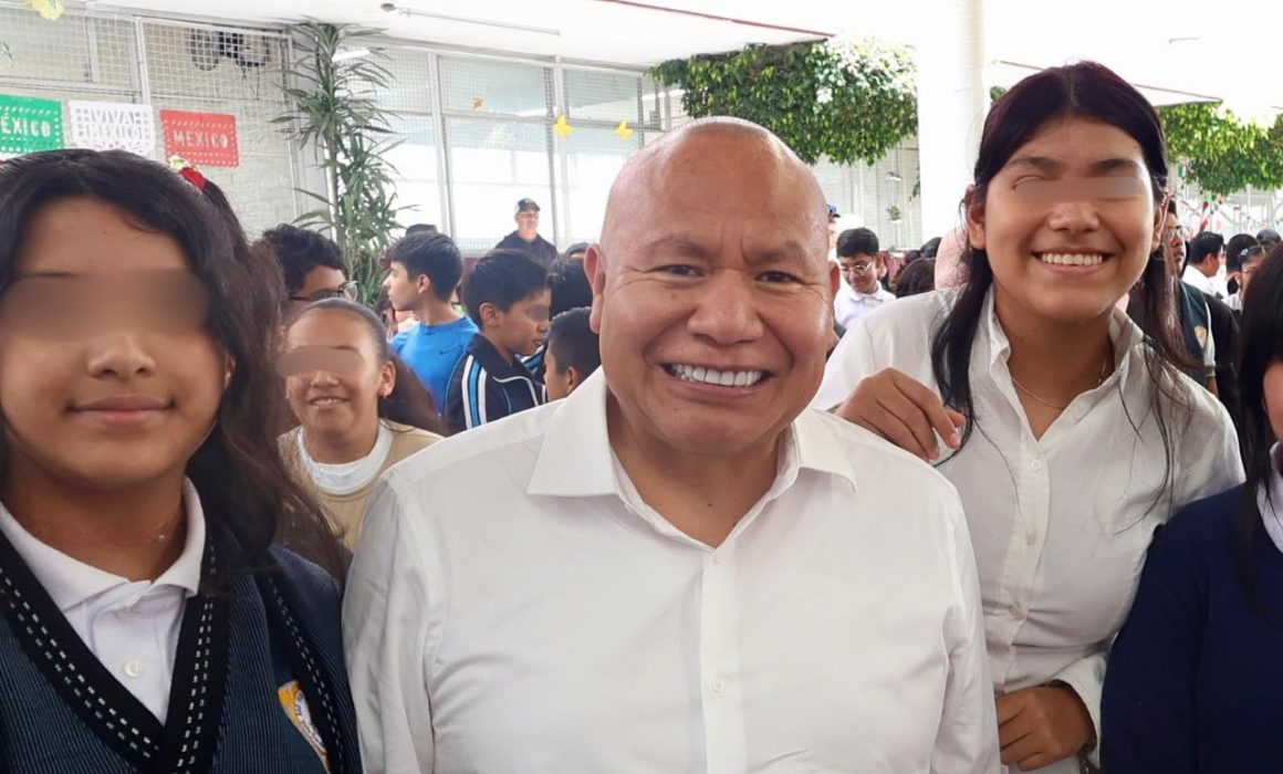 Mejora Tlalnepantla escuelas con computadoras y espacios deportivos