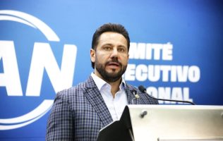 Ofrece Anuar Azar tinacos, láminas y calentadores a bajo costo