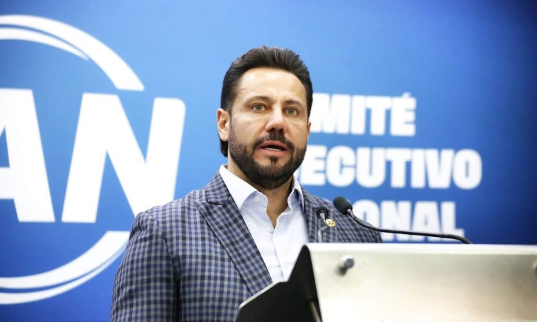 Ofrece Anuar Azar tinacos, láminas y calentadores a bajo costo