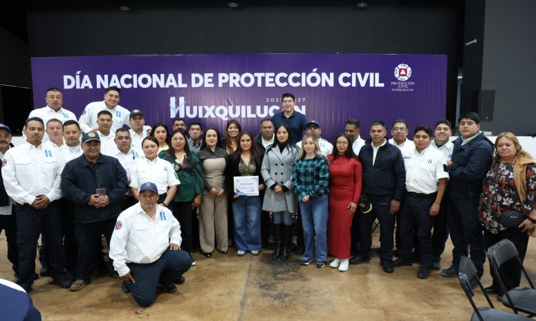 Premia Huixquilucan a brigadistas de Protección Civil por labor heroica