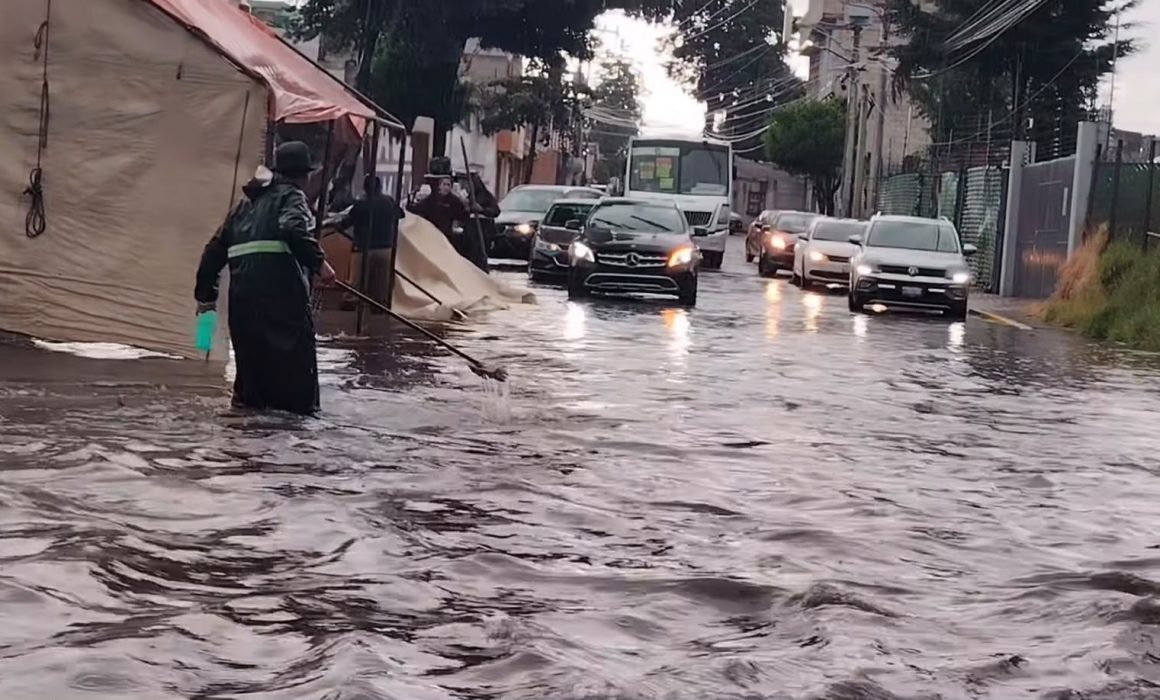 Provoca tormenta inundaciones y caos vial en distintos puntos de Toluca