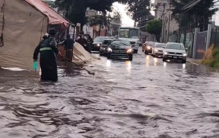Provoca tormenta inundaciones y caos vial en distintos puntos de Toluca