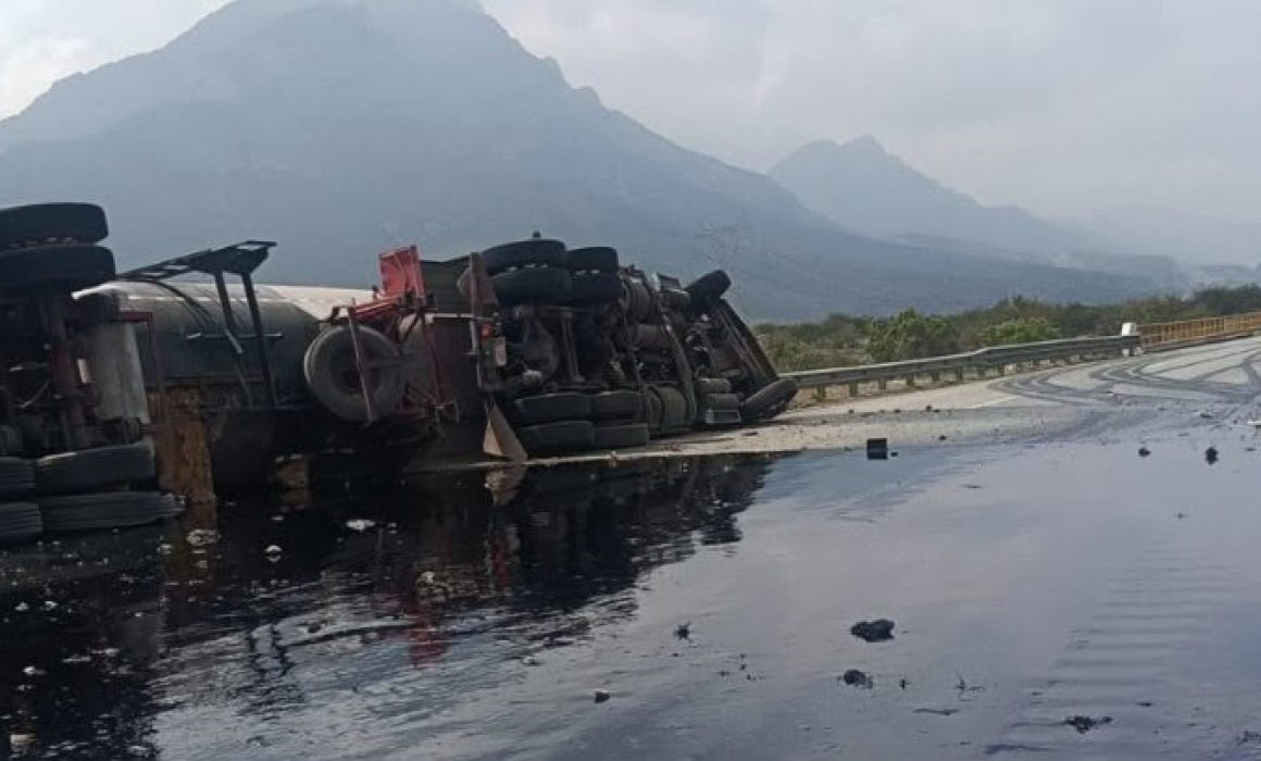 Reabre México-Querétaro tras volcadura de tráiler; piden precaución vial