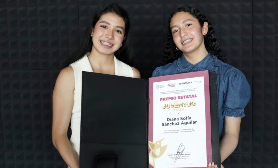 Recibe estudiante UAEMéx Premio Estatal de la Juventud