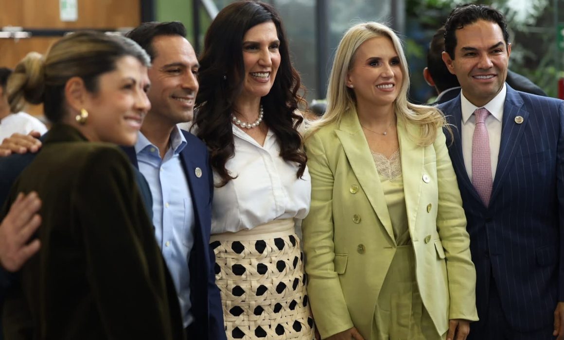 Representa Romina Contreras a Huixquilucan en encuentro de Los 300