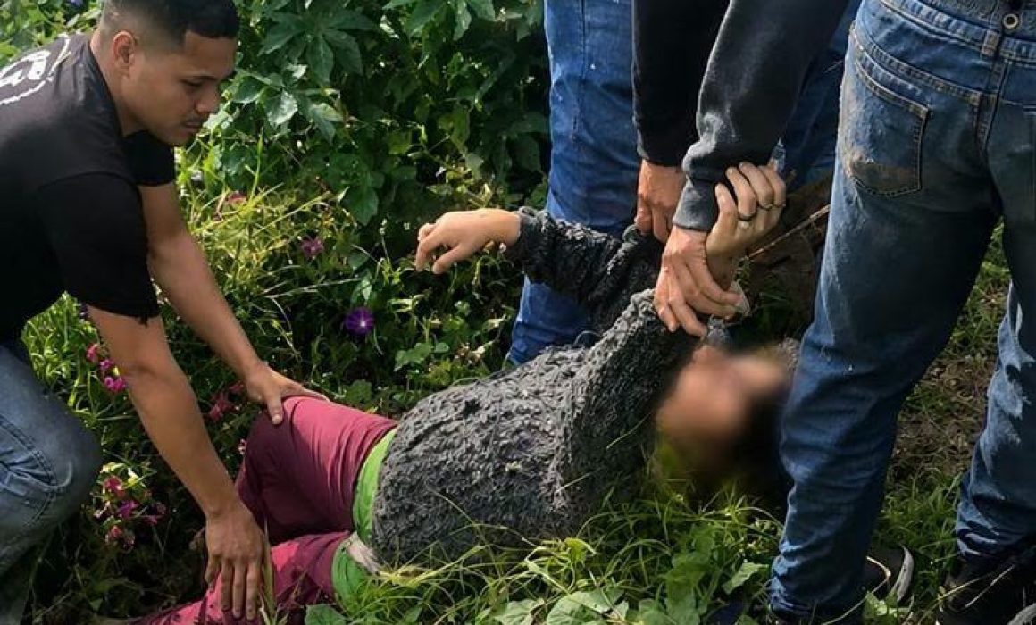 Rescatan a mujer con esquizofrenia de morir ahogada en Ecatepec