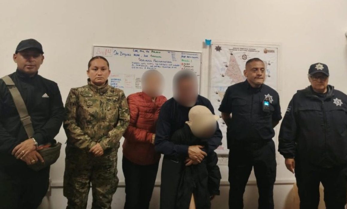 Resguarda policía a dos niños, salieron de sus casas y se extraviaron