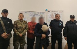 Resguarda policía a dos niños, salieron de sus casas y se extraviaron