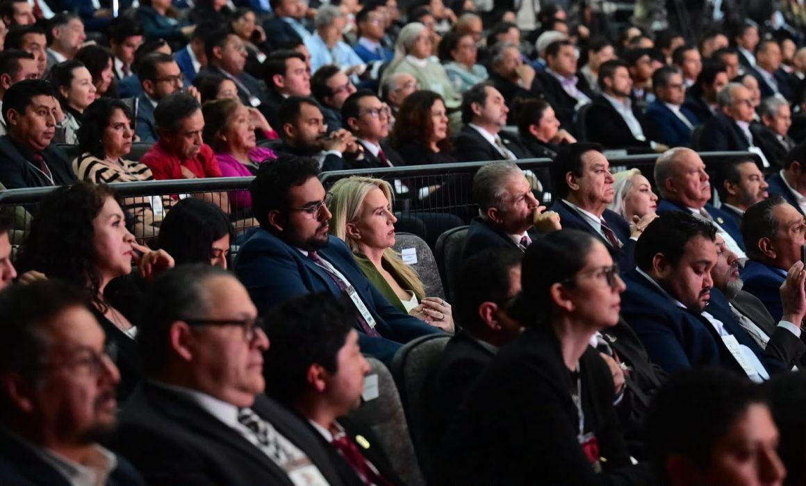 Respaldan alcaldes de Morena y oposición a Delfina Gómez en 3er Informe
