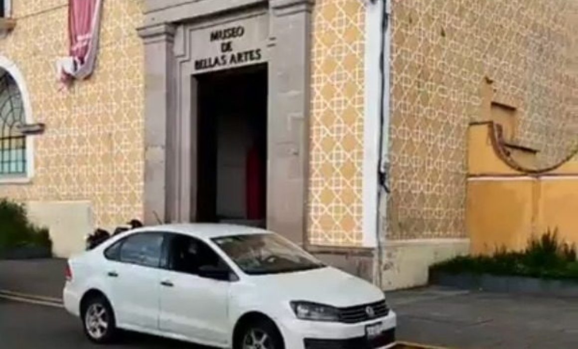 Roban moto a reportero en pleno centro de Toluca; Policía demora 1 hora