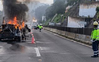 Se incendia tráiler y bloquea la Chamapa-Lechería rumbo a Toluca