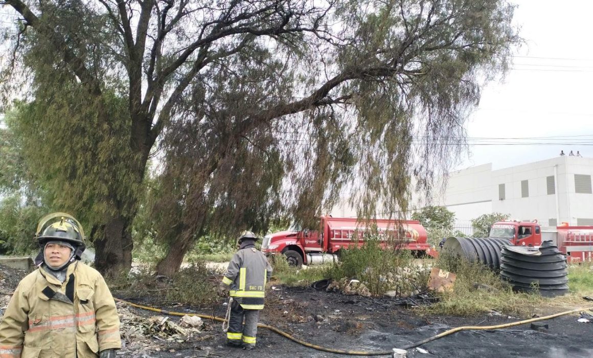Sofocan bomberos de Tultepec y Cuautitlán fuerte incendio