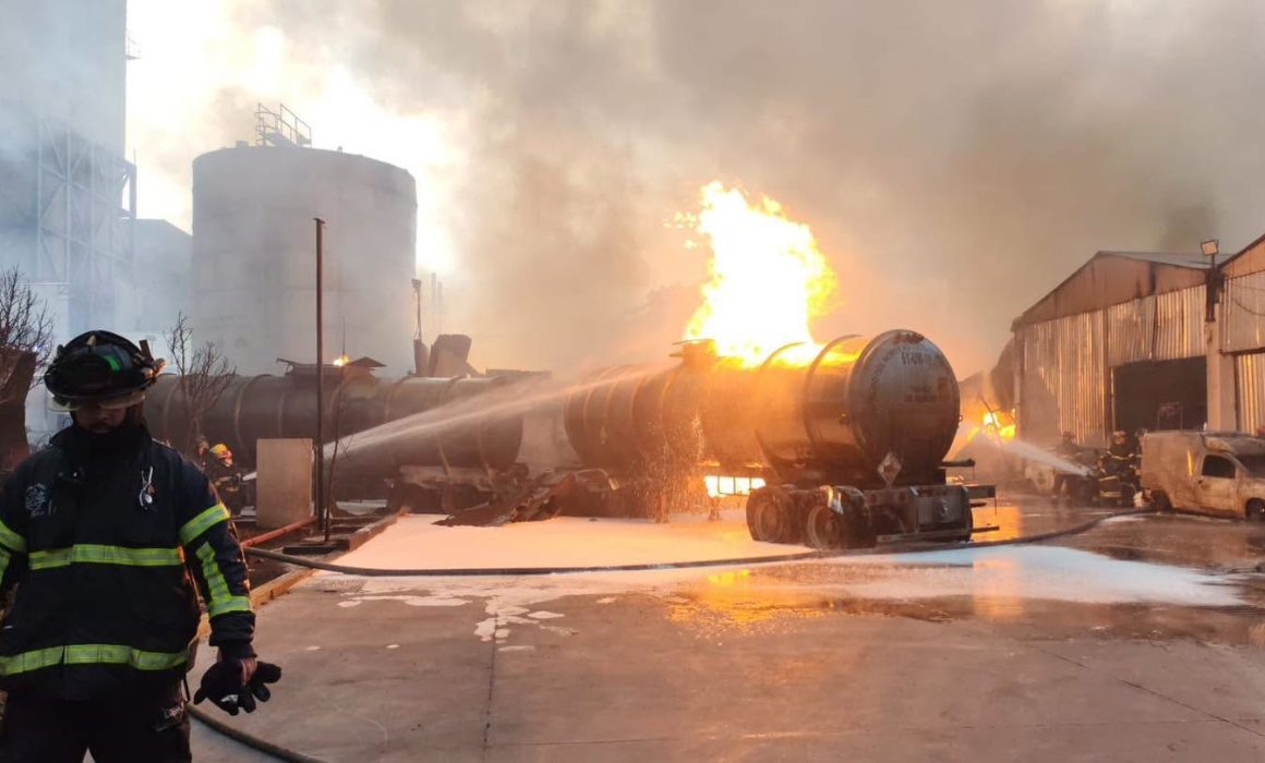 Suman 3 lesionados por explosión de tanques con diesel en Tlalnepantla