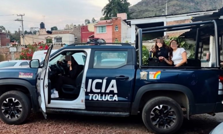 Usan patrulla de Toluca para tomar caguamas
