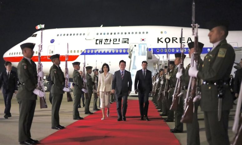 Aterriza presidente de Corea del Sur en el Edomex