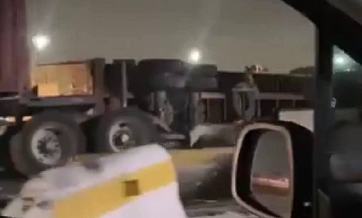 Vuelca tráiler antes de la caseta de Tepotzotlán; genera tránsito pesado