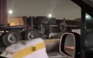 Vuelca tráiler antes de la caseta de Tepotzotlán; genera tránsito pesado