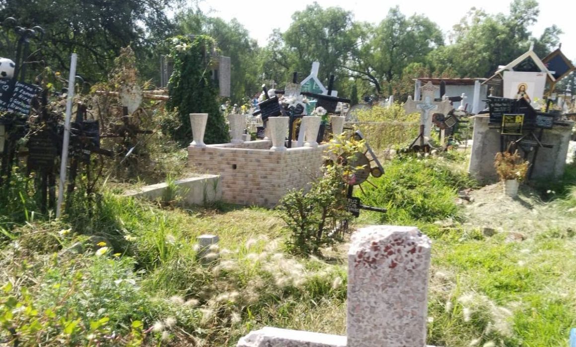Abandonan panteones en el Edomex y aceleran limpieza por Día de Muertos