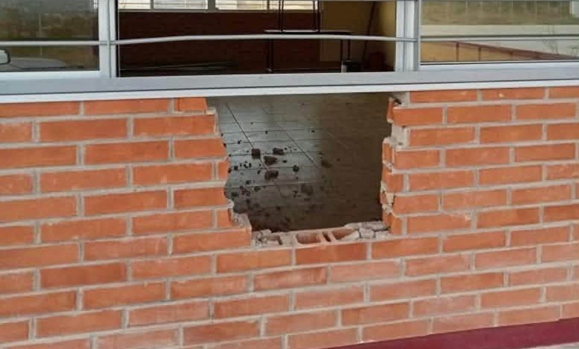 Abrió boquete para robar escuela en Hueypoxtla y terminó sometido