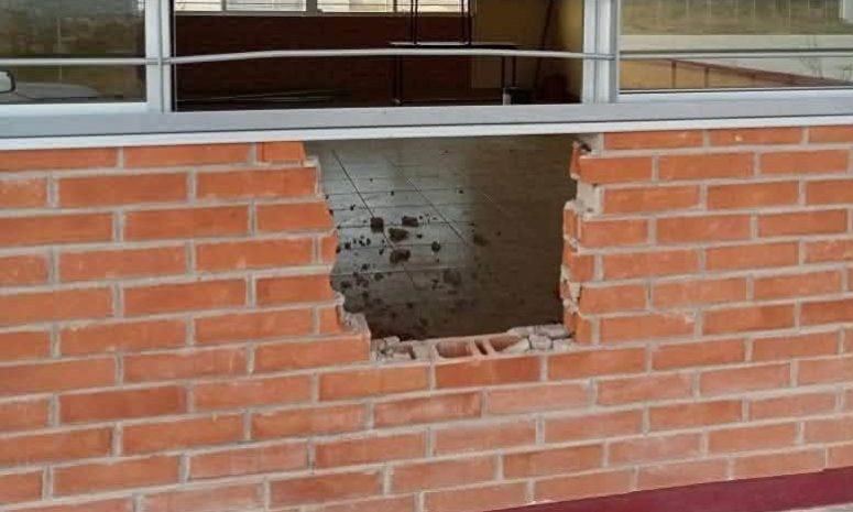 Abrió boquete para robar escuela en Hueypoxtla y terminó sometido